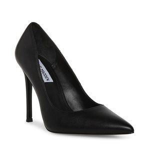 Steve Madden Black Darrt Pointed Toe Pump size 6.5